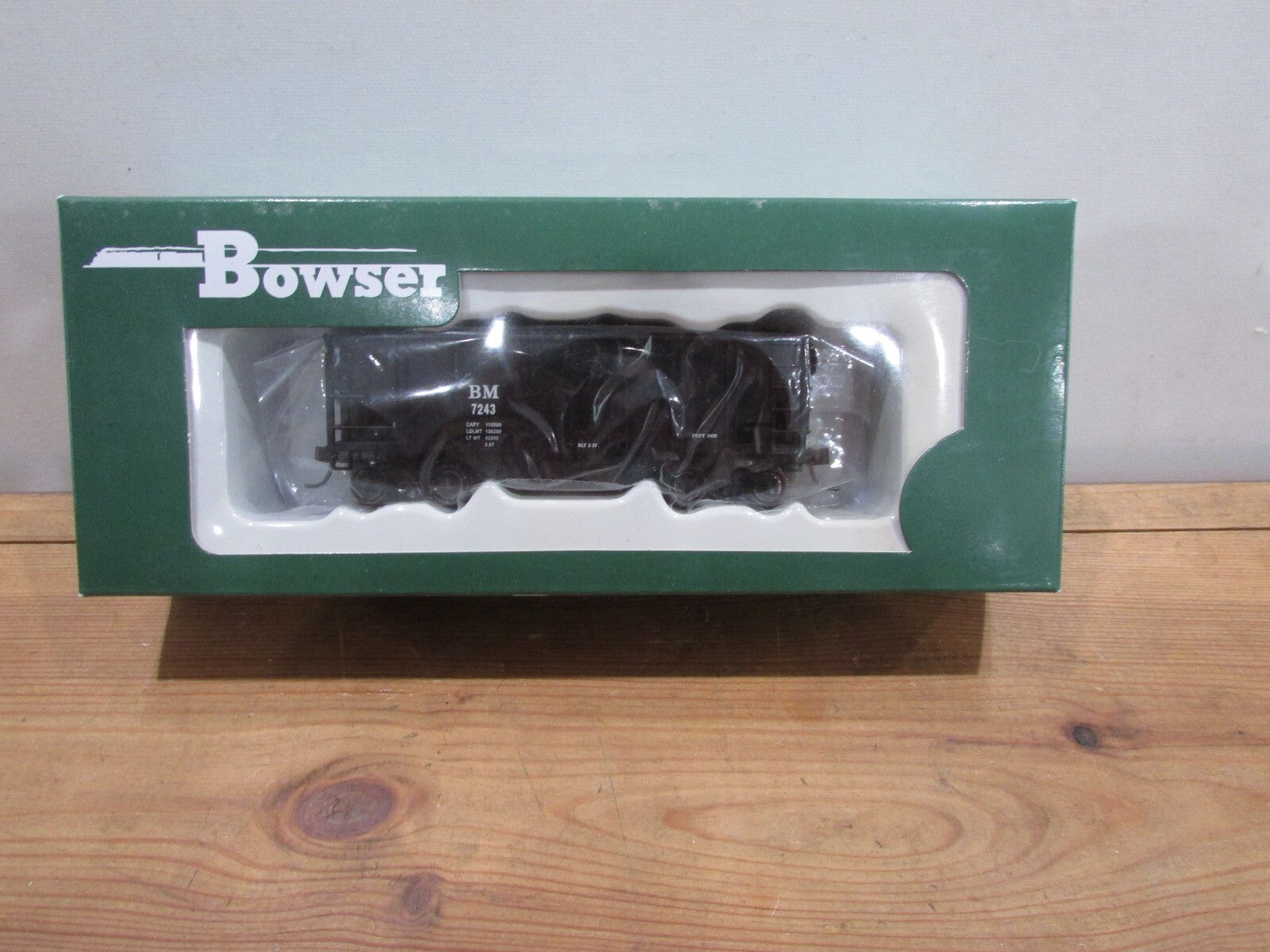 Ho Scale Bowser  41392 Boston & Maine 55Ton U Channel Hopper Car#7243