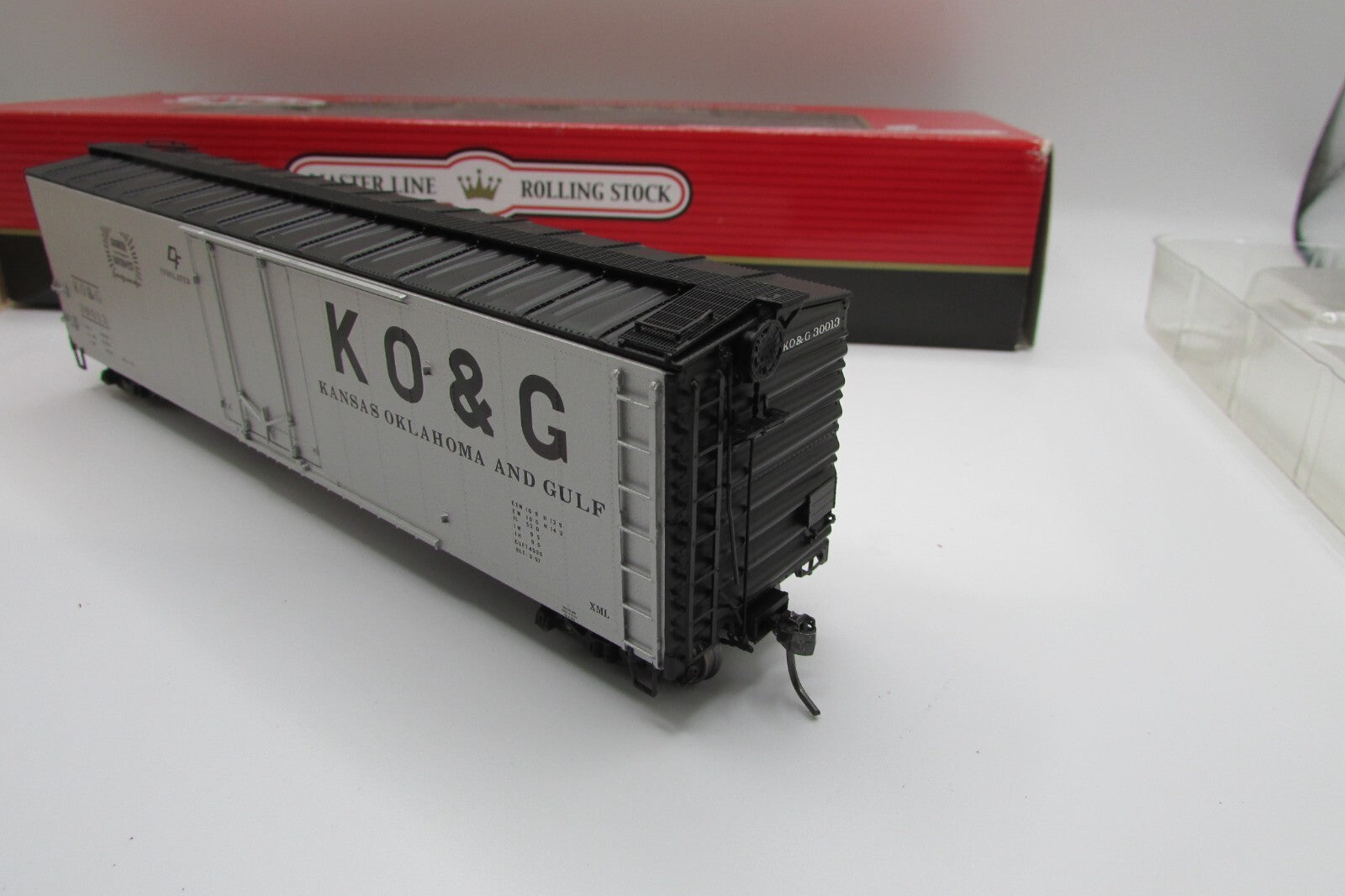HO Scale Atlas 20-002-975 50' Plug Door Box Car  A4669