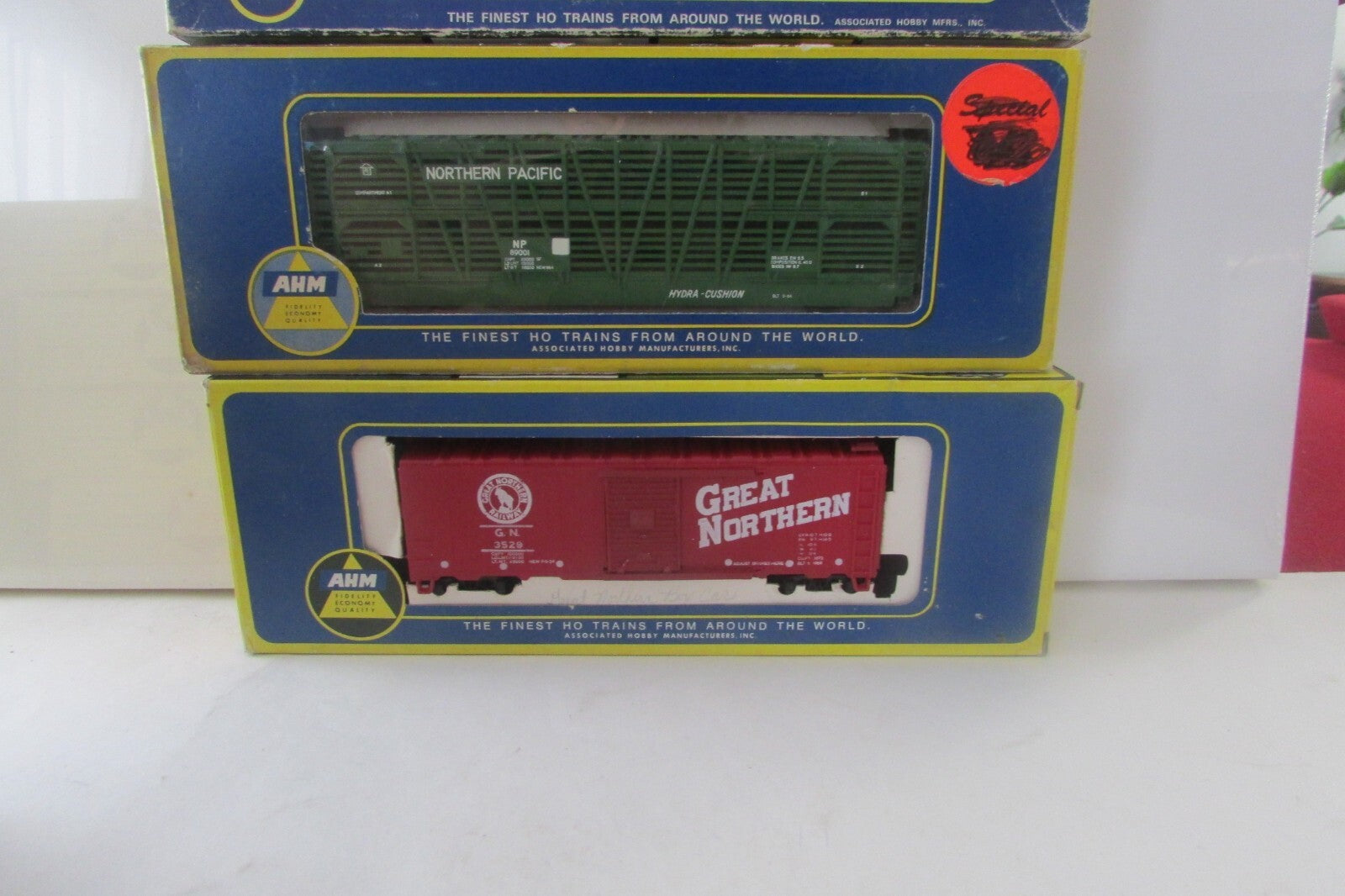 HO Scale AHM (12) Assorted Freight Cars Lot#0411