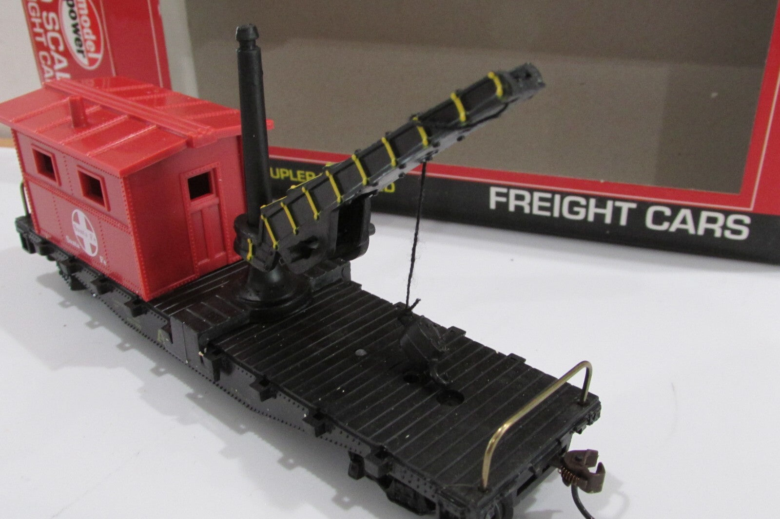 HO Scale Model Power 98191 40' Work Caboose w/Crane ATSF