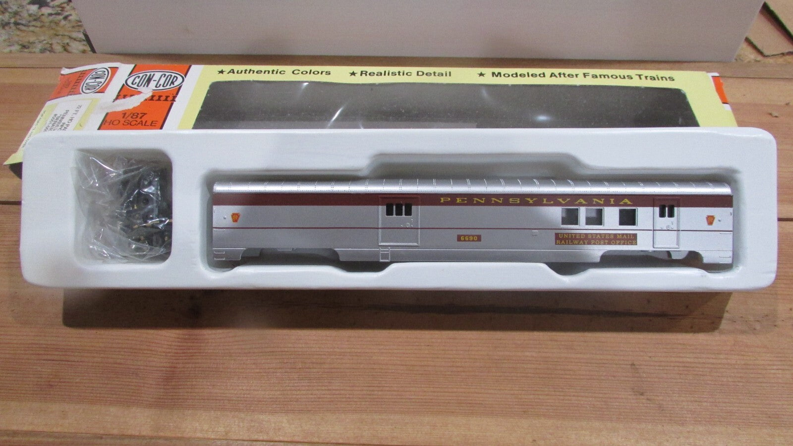 HO Scale Con-Cor 72ft RPO Passenger Car Pennsylvania Senator Lot#0258
