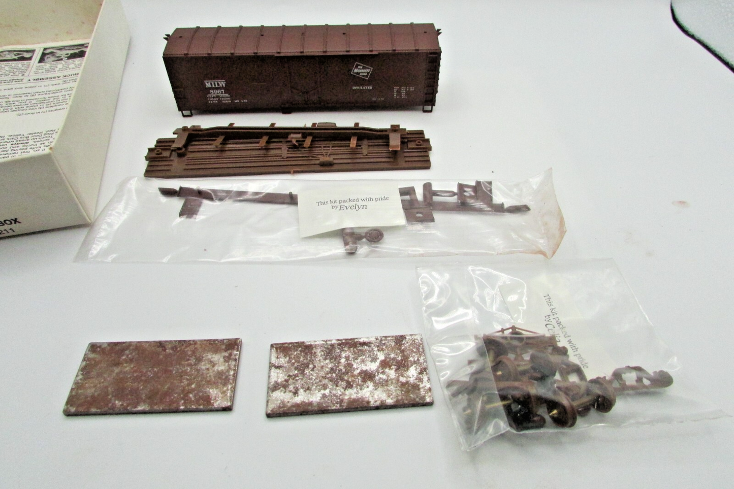 HO Scale Walthers 932-3211 40' Plug Door Box Car Milwaukee  WAL4873