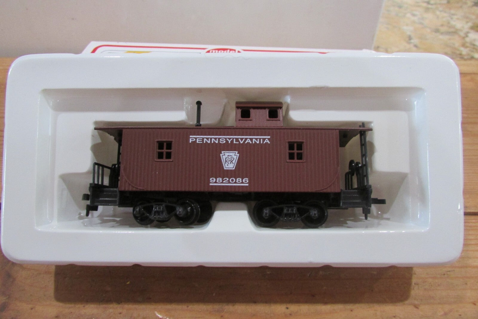 HO Scale Model Power 9141 32' Wood Caboose Pennsylvania #982086
