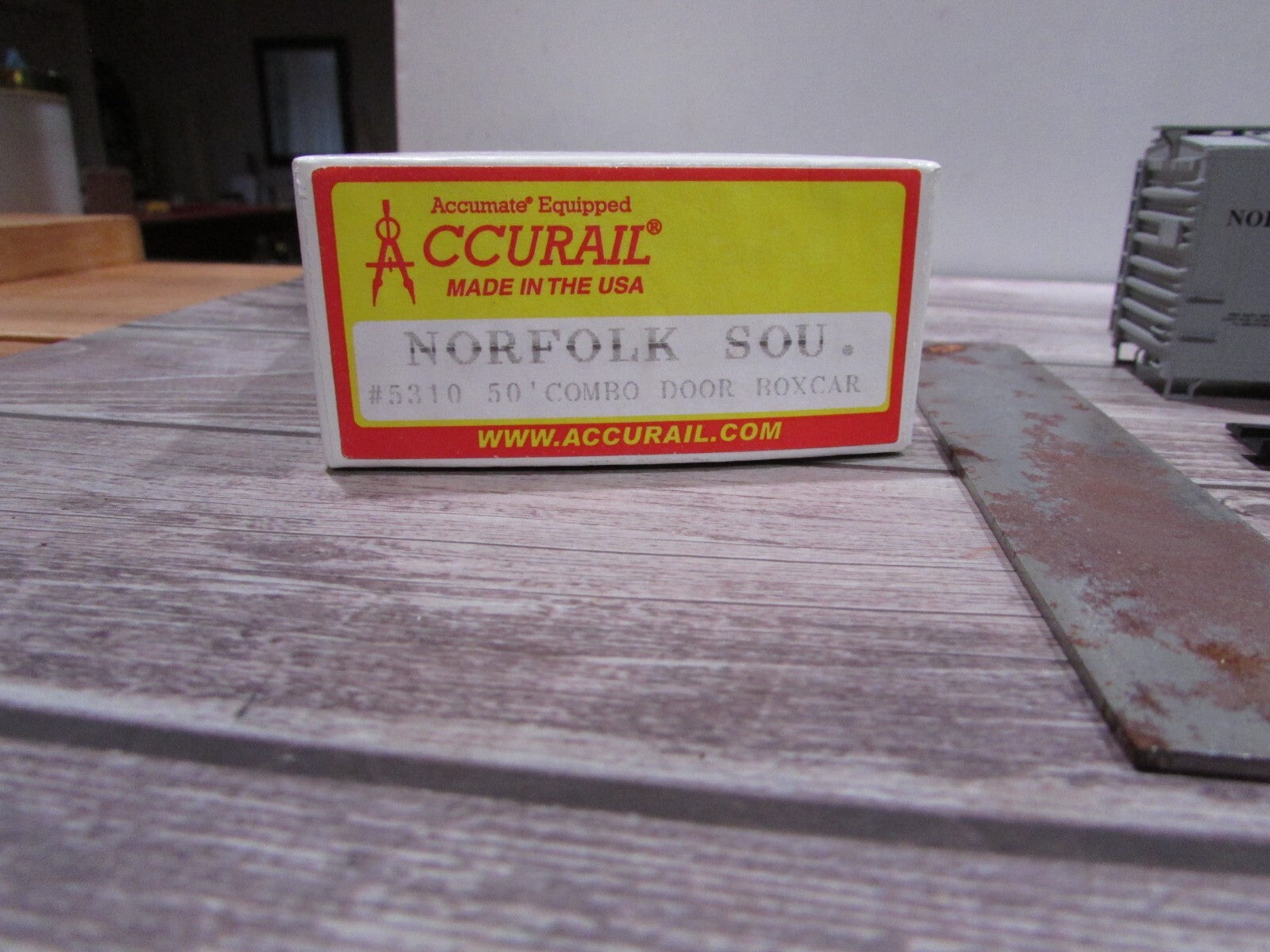 HO Scale  Accurail 5310 50' Combo Door BoxCar Norfolk-Southern #1372