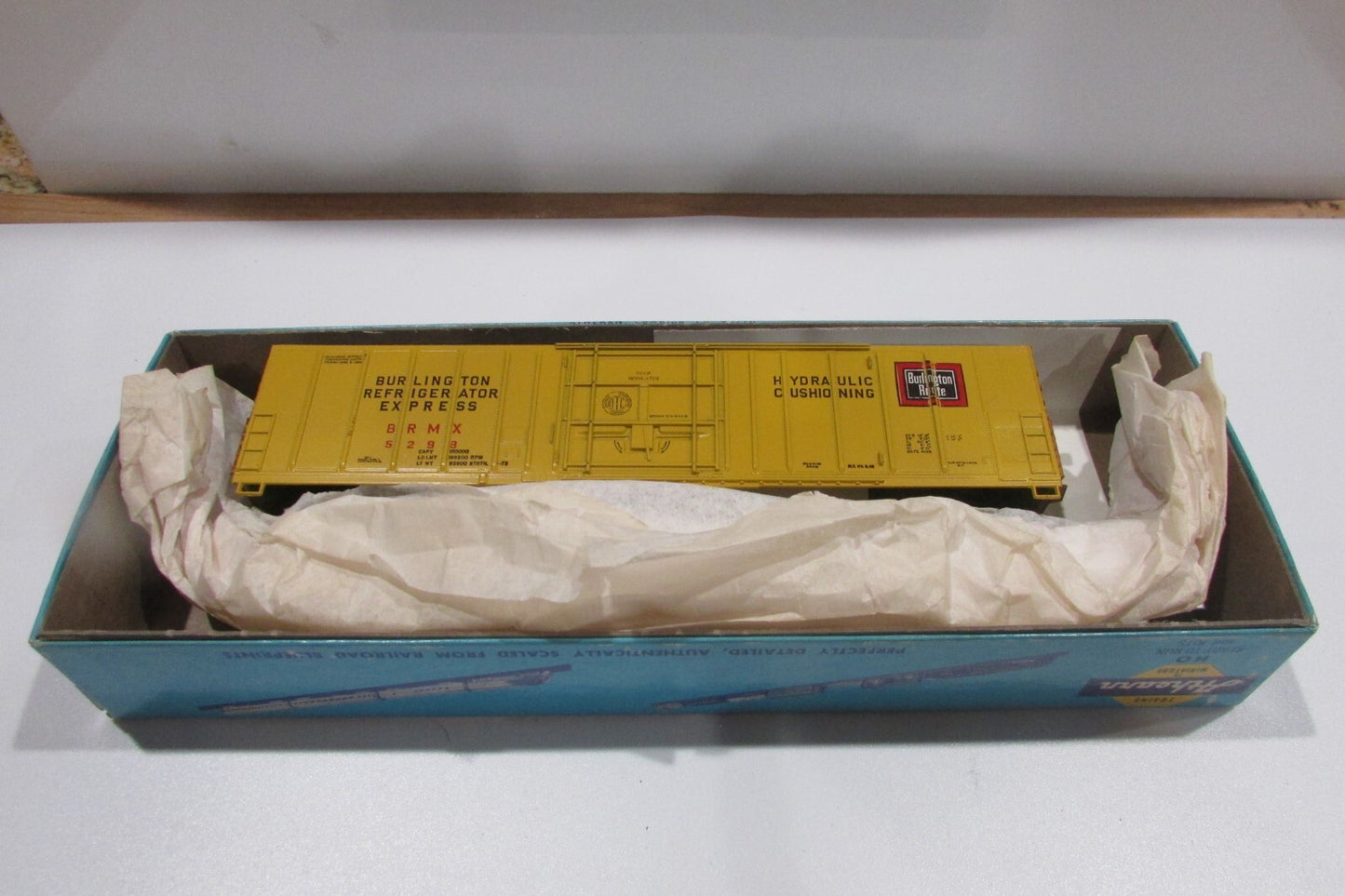 HO Scale Athearn 5464 B.R.E.X. CB&Q  57ft Mechanical Reefer Kit Car