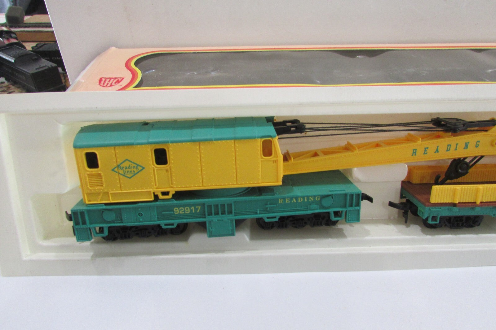 Ho Scale IHC Premier Series  Reading Crane Car w/ Boom Tender Lot#2940