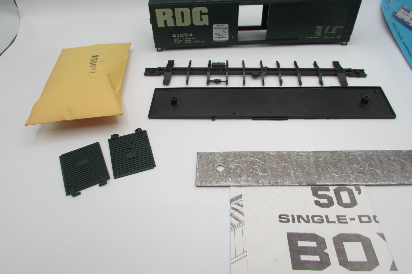 HO Scale Athearn/Bev-Bel Reading "Buy U.S. Savings Bonds 50' SD BoxCar ATH4676