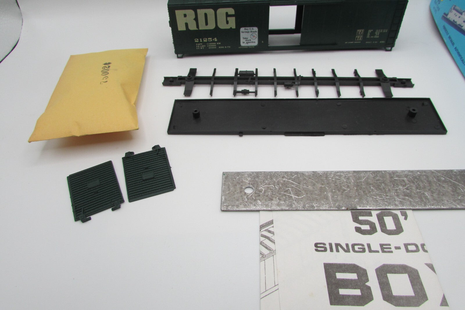 HO Scale Athearn/Bev-Bel Reading "Buy U.S. Savings Bonds 50' SD BoxCar ATH4676
