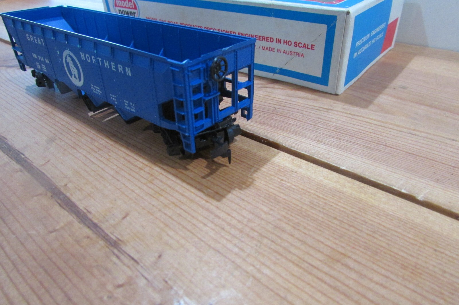 HO Scale Model Power Great Northern Hopper Car #71950 Lot#0371