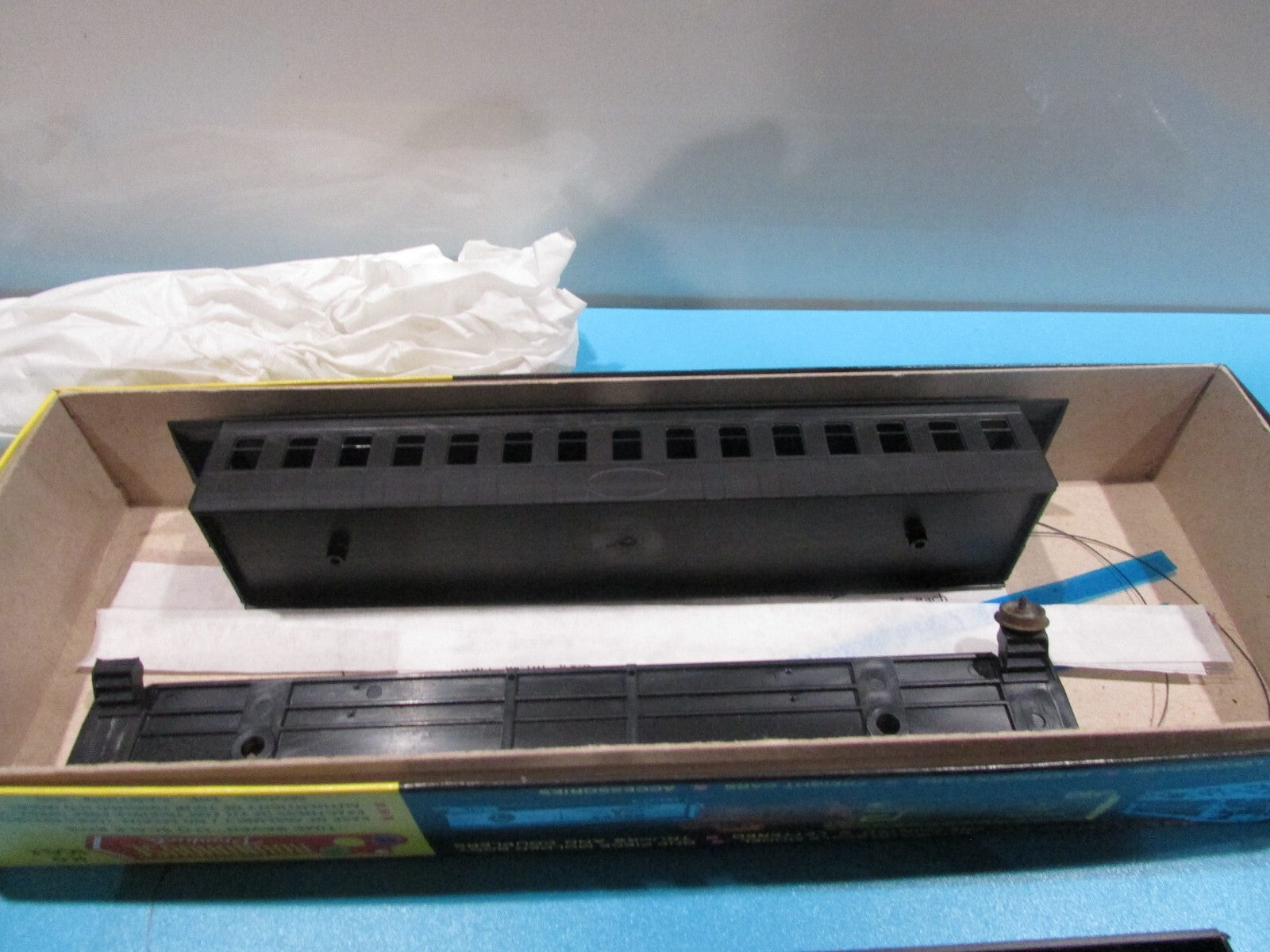 HO Scale Roundhouse (2) Passsenger Cars Undecored  Lot#1774