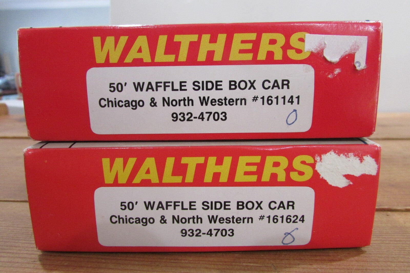 HO Scale Walthers 932-4703 (2) 50' Waffle Side Box Cars Kits CNW  Lot#3991