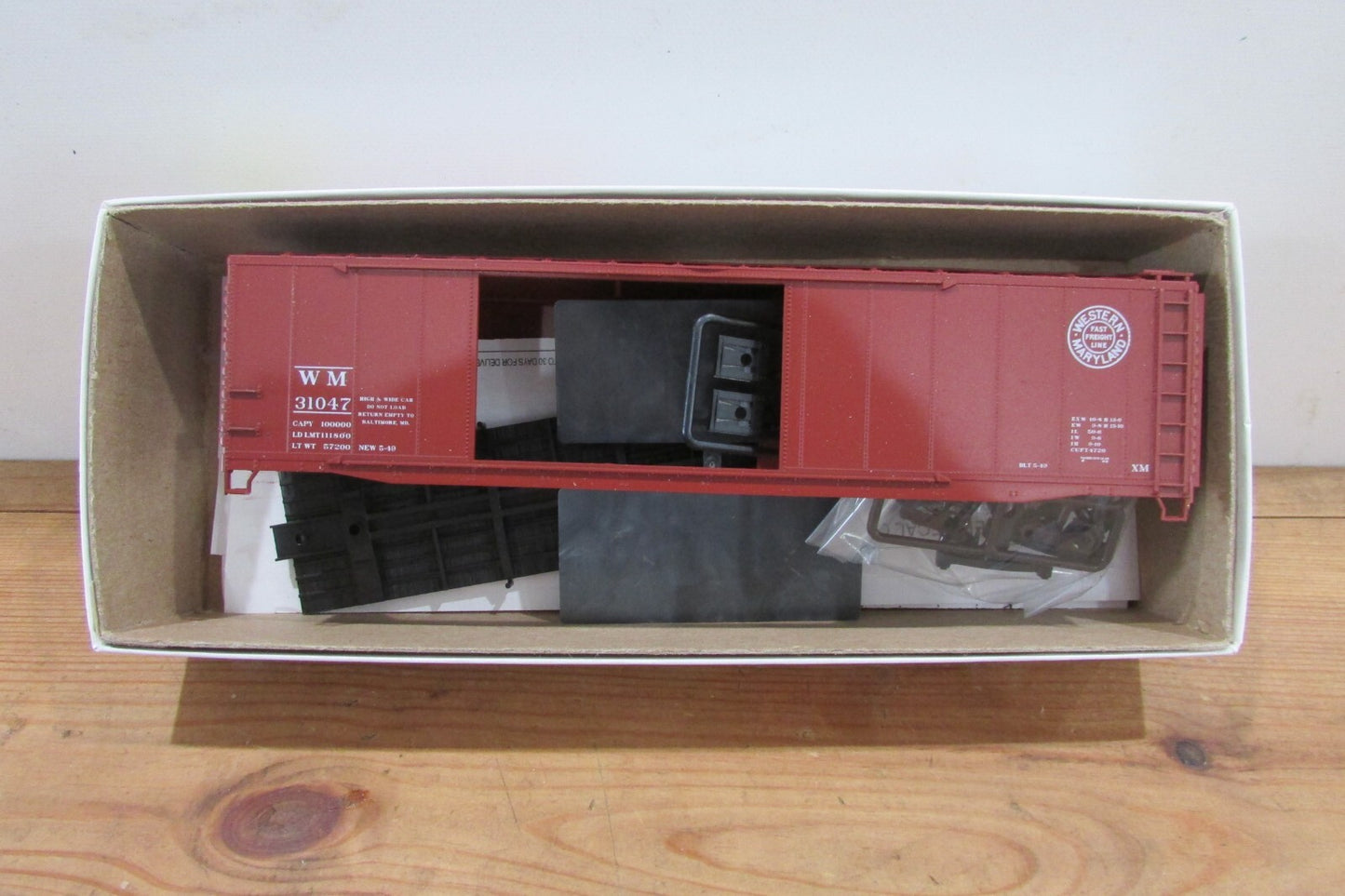 HO Scale Accurail 5241 40AAR Riveted Boxcar Western Maryland Kit