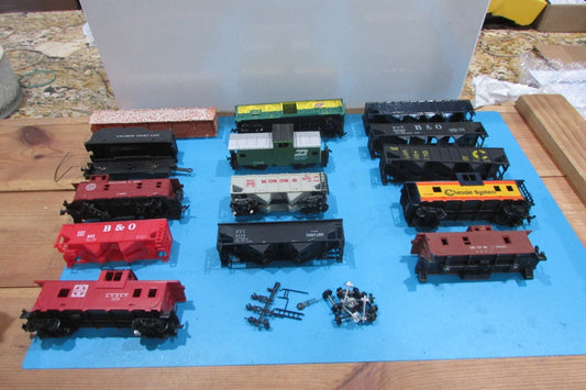 HO Scale Assorted Different Brands Shell and Part Lot#2559