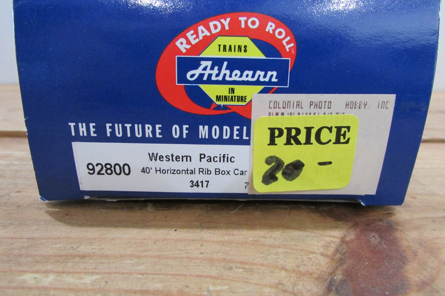 HO Scale Athearn 92800 Western Pacific 40' Horizontal Rib Box Car Lot#4153