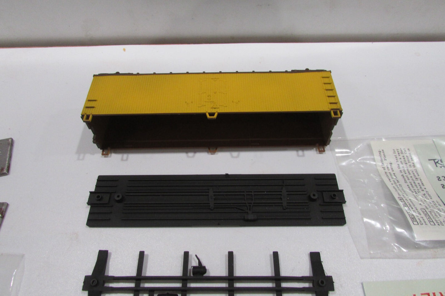 Ho Scale Walthers 932-2400 40' DS Wood Reffer w/Wood  Ends Undecorated