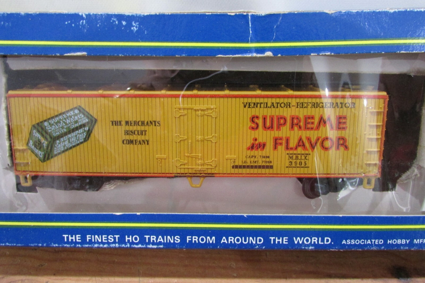 HO Scale AHM 81-36 Reefer Car  The Merchants Biscuit Company