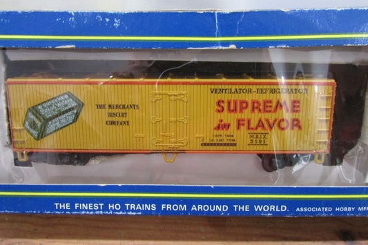 HO Scale AHM 81-36 Reefer Car  The Merchants Biscuit Company