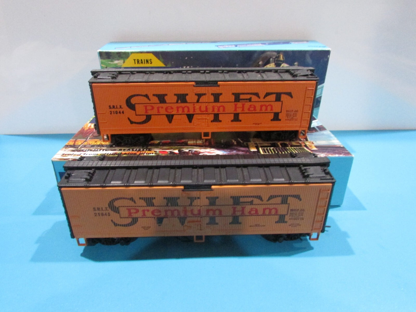 HO Scale Athearn (2) Swift Premium Ham Reefer Cars Lot#0997