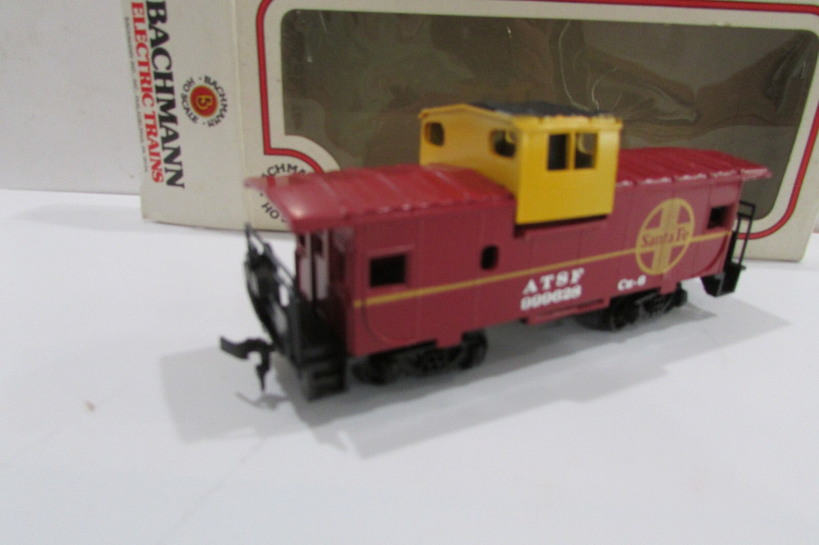 HO Scale Bachmann 43-1007-02 Wide Vision Caboose Santa Fe