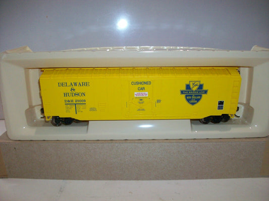 HO Scale Bachmann 18029 50' Plug-Door BoxCAR "Delaware & Hudson"