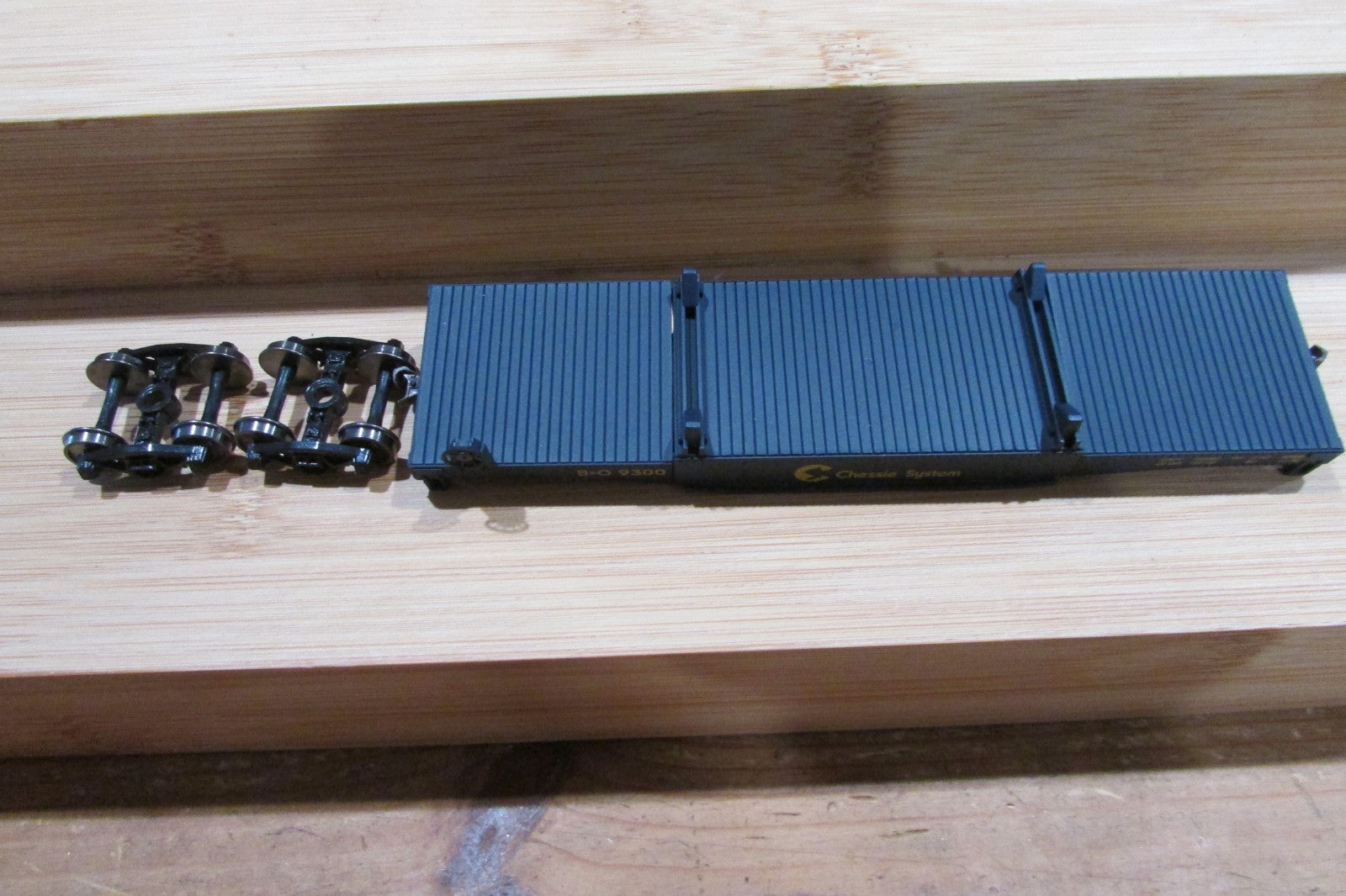 HO Scale Walthers 931-1772 Log Dump Car w/ Logs Lot#5058