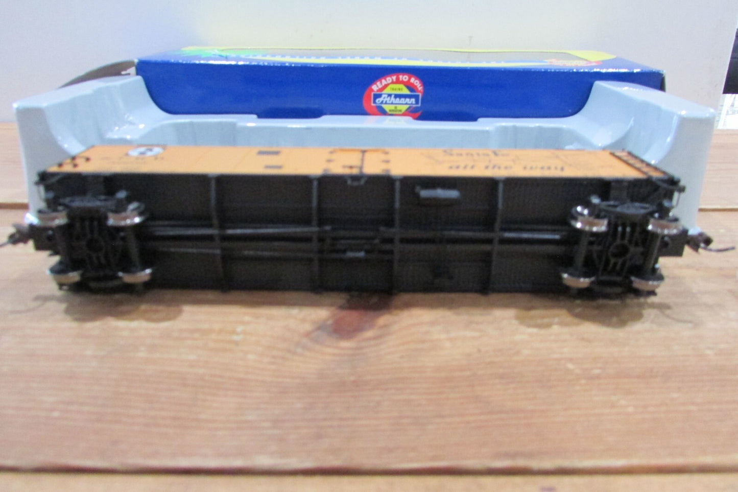 HO Scale Athearn 94502 A.T.S.F. Scout 50' Ice Bunker Reefer(Early Map) ATH4625