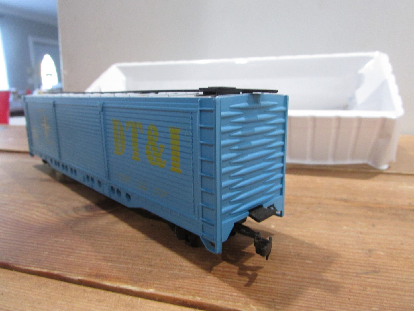 HO Scale AHM 5270-05 All Door Box Car DT&I RTR