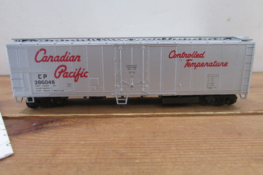HO Scale Athearn 50' Reefer Car Canadian Pacific Lot#3803