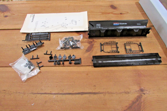 HO Scale Front Range Products ACF 3Bay Grain Car Ashland Chemicals Lot#4736