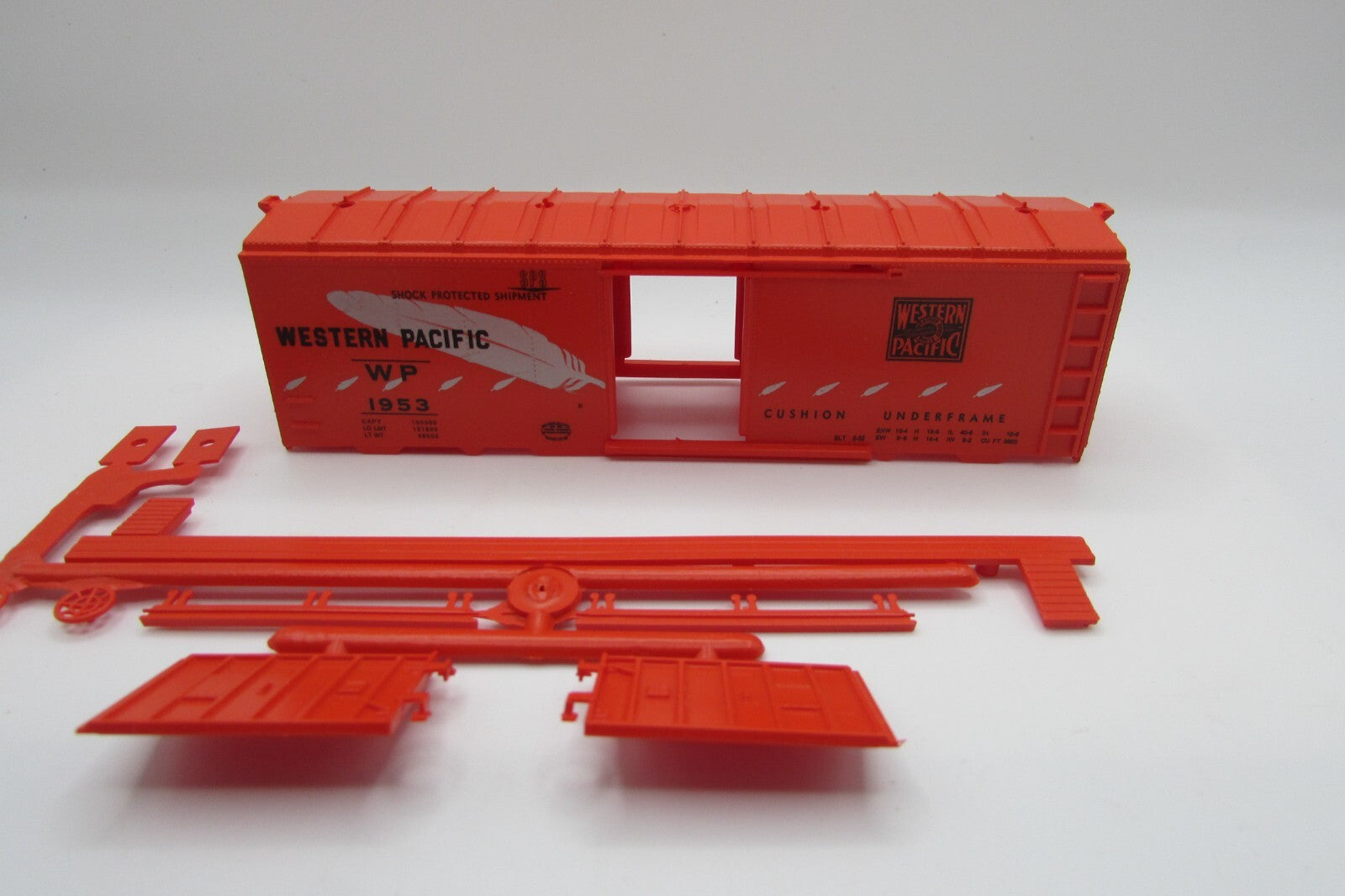 HO Scale RoundHouse 1075 40' Single Box Car Kit Western Pacific RH4793