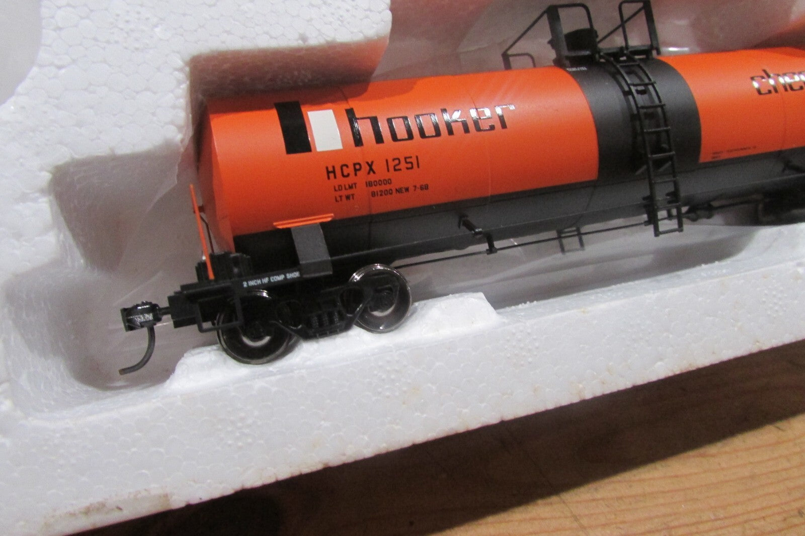 HO Scale Atlas 20-001-113 17360 Gallon Tank Car Hooker #1251 A4917