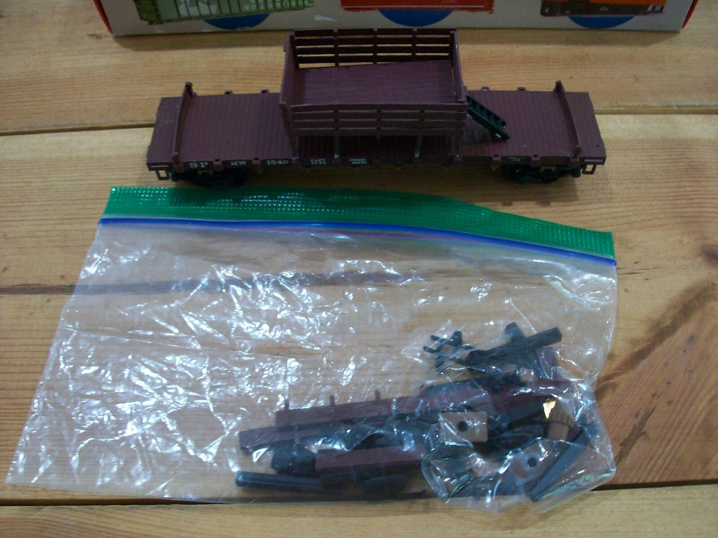 HO Scale Walthers 932-5562 52' Steel Frame Flat Car "Southen Pacific"