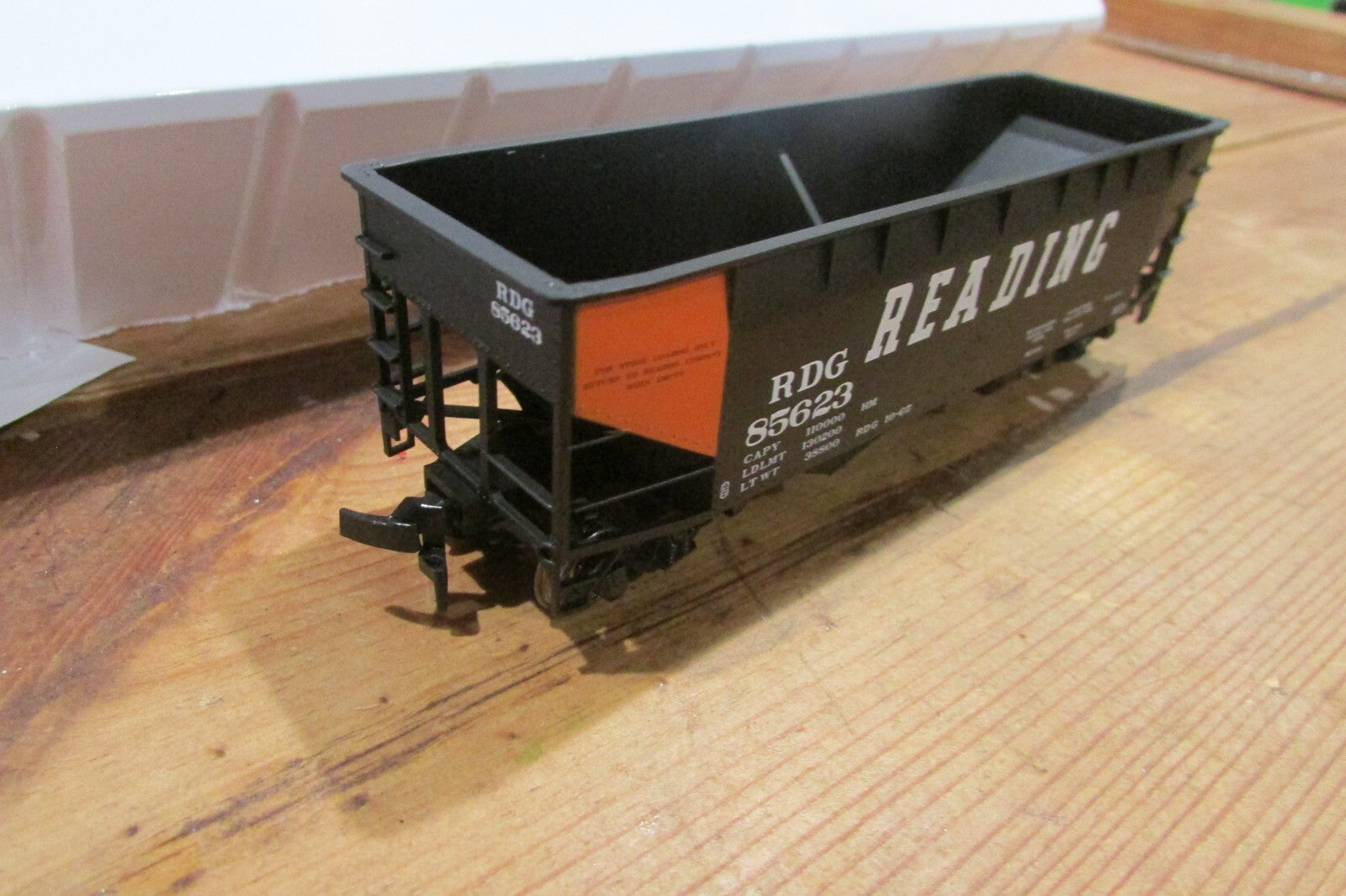 HO Scale Atlas 1870-2 2Bay Offset Side Hopper  A4920