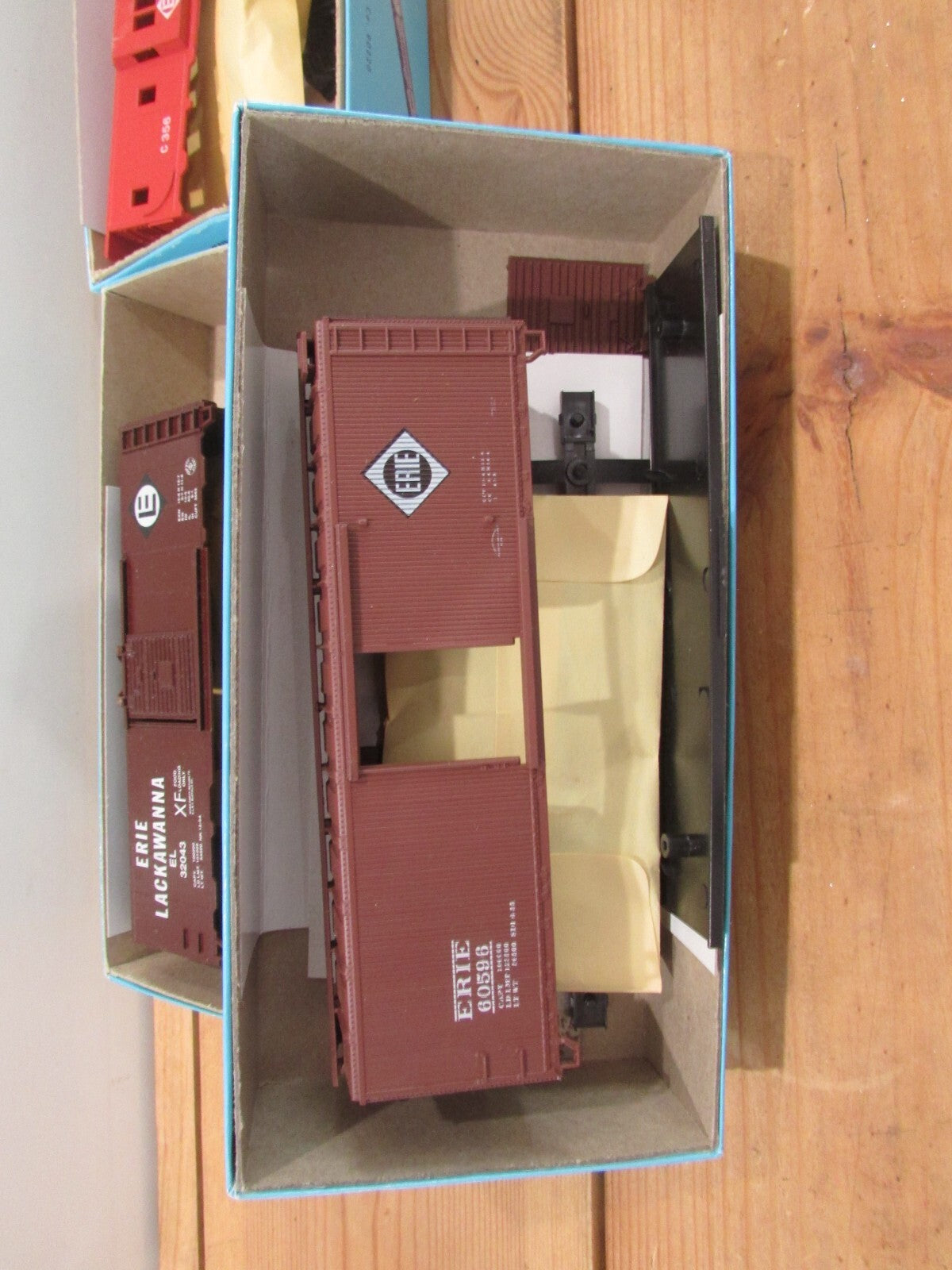 HO Scale (3) Assorted Erie Cars Kits  Lot#4122
