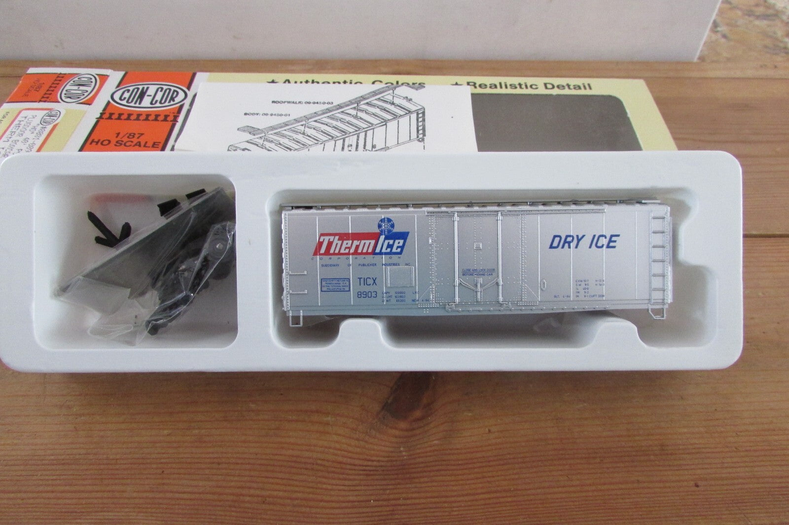 HO Scale Con-Cor 01-009464 40' PS-1 Plugdoor Boxcar Therm Ice Lot#2797