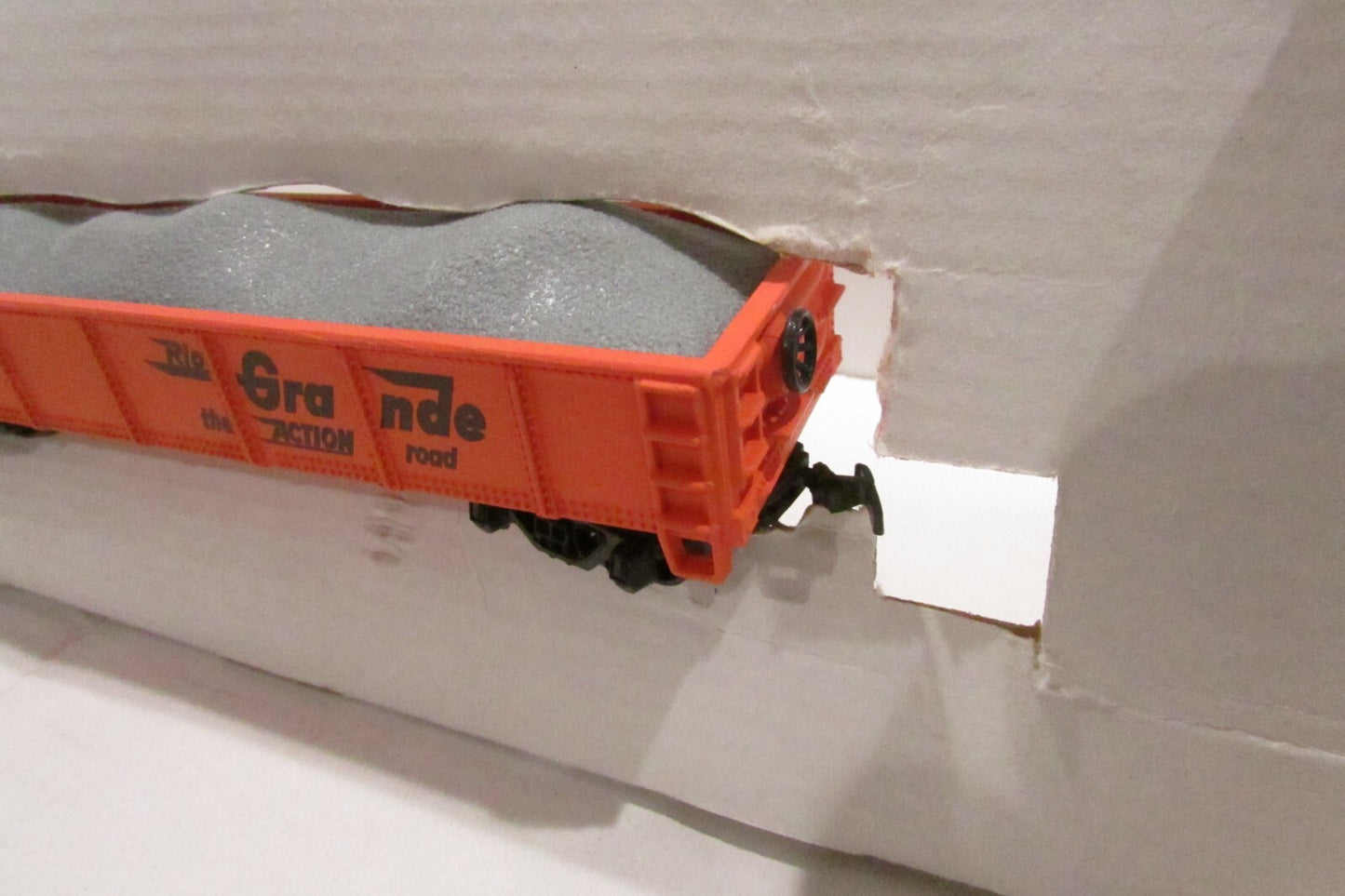 HO Scale AHM 5431N Gondola with Load Rio Grande D&GW #56163