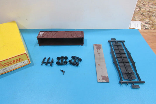 Ho Scale Accurail 4204 40' O.B Box Car Canadian Pacific Kit Lot#2501