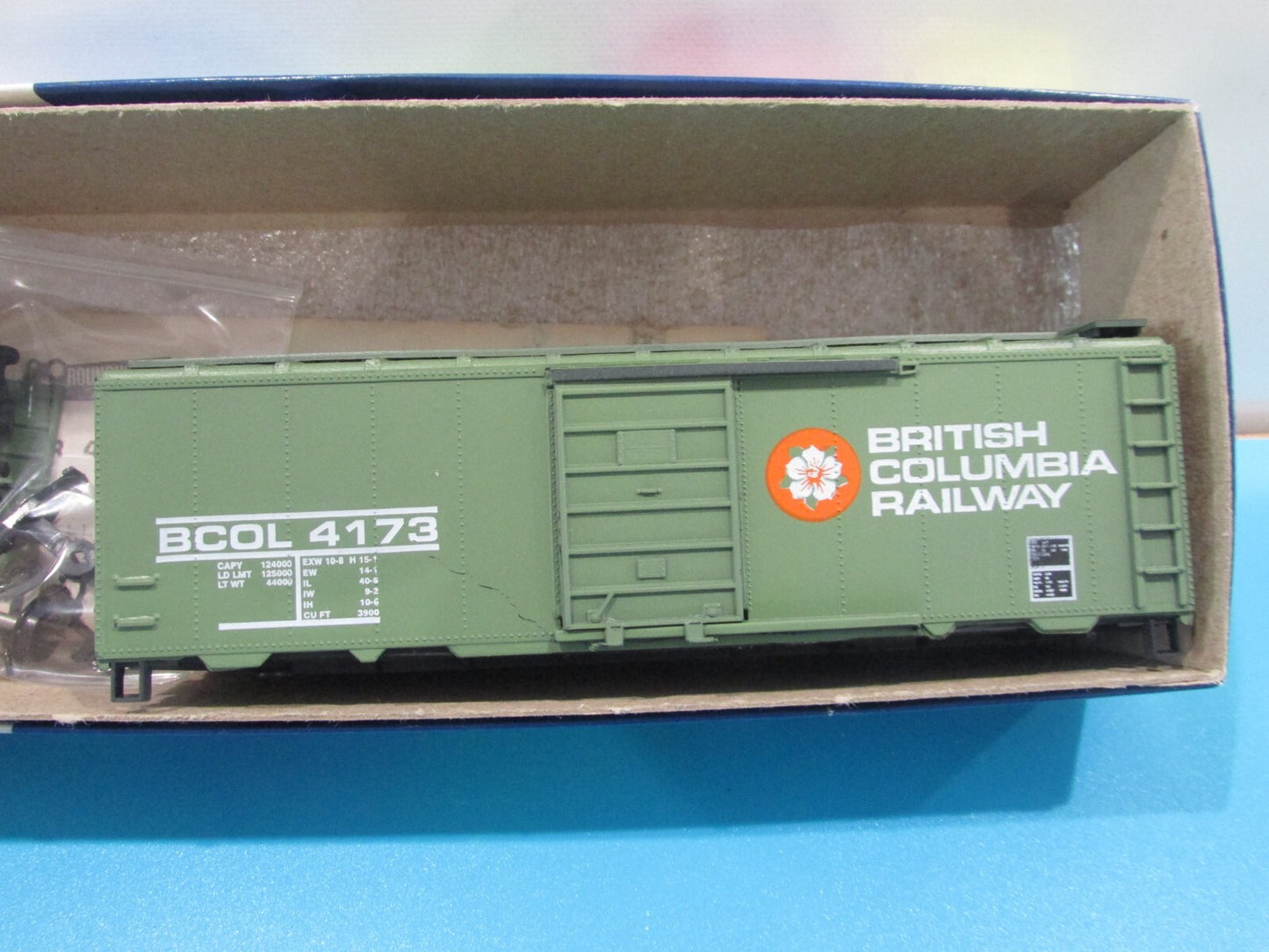 HO Scale Roundhouse 1064 40" Box Car Kit British Columbia Railway RH4330