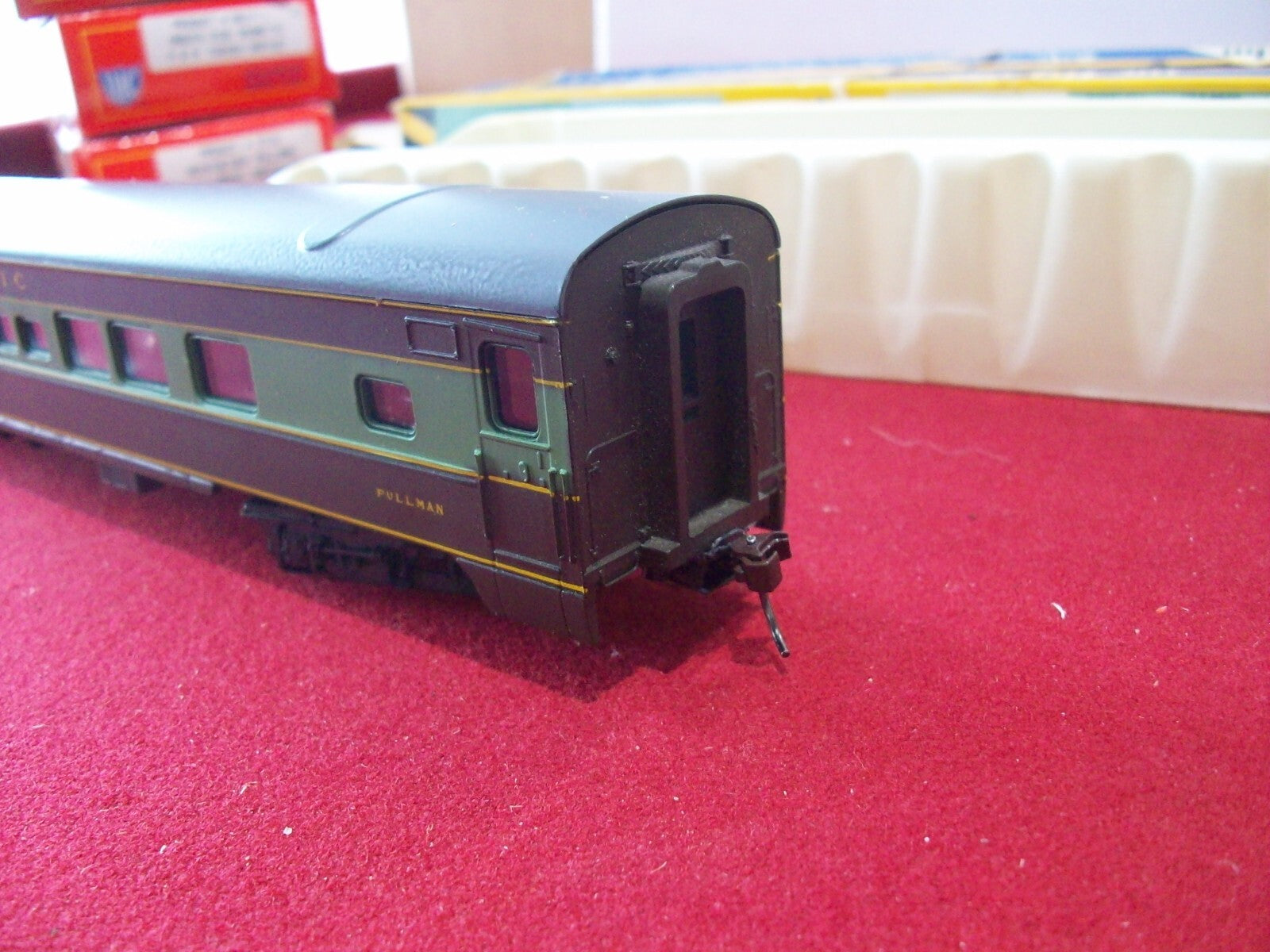 HO Scale AHM/Rivarrosi Observation Car "Northern Pacific" Lot#0397
