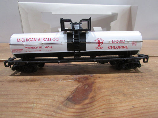 HO Scale AHM 5276G Michigan Alkali Co. Liquid Chlorine Tank Car