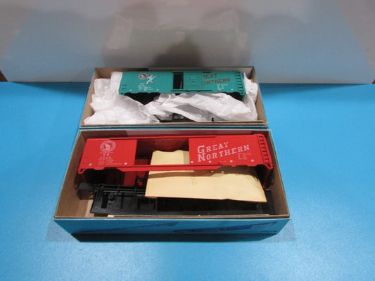 HO Scale Athearn (2) Freight Cars Kits  Great Northern Lot#1002