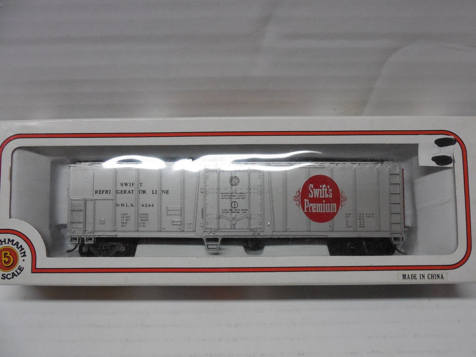 HO Scale Bachmann 76036 51' Steel Reefer '"Swift's Premium" Lot#0452