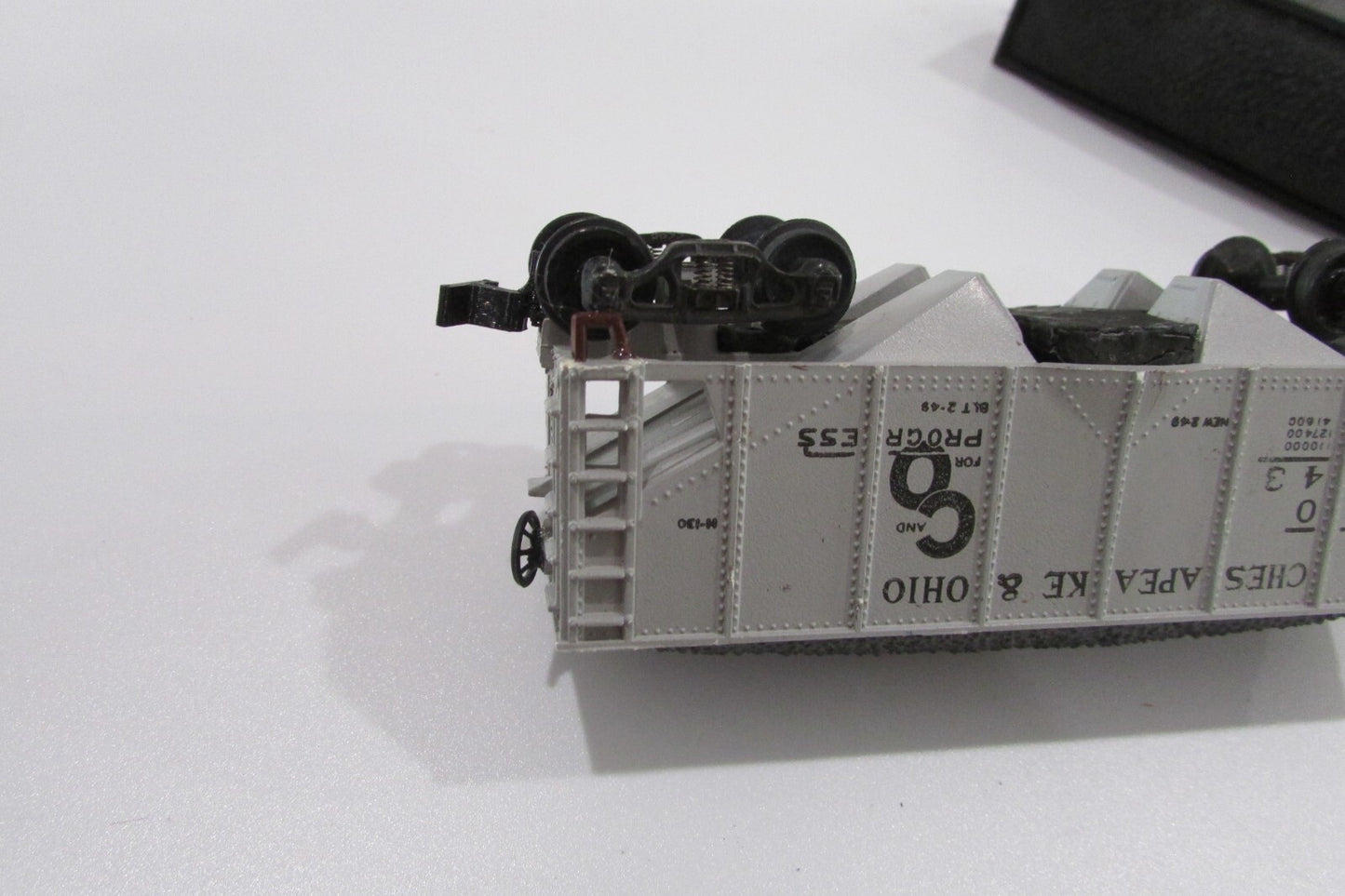 HO Scale  (4) Assorted  2Bay Hopper w/ Load Lot#2804