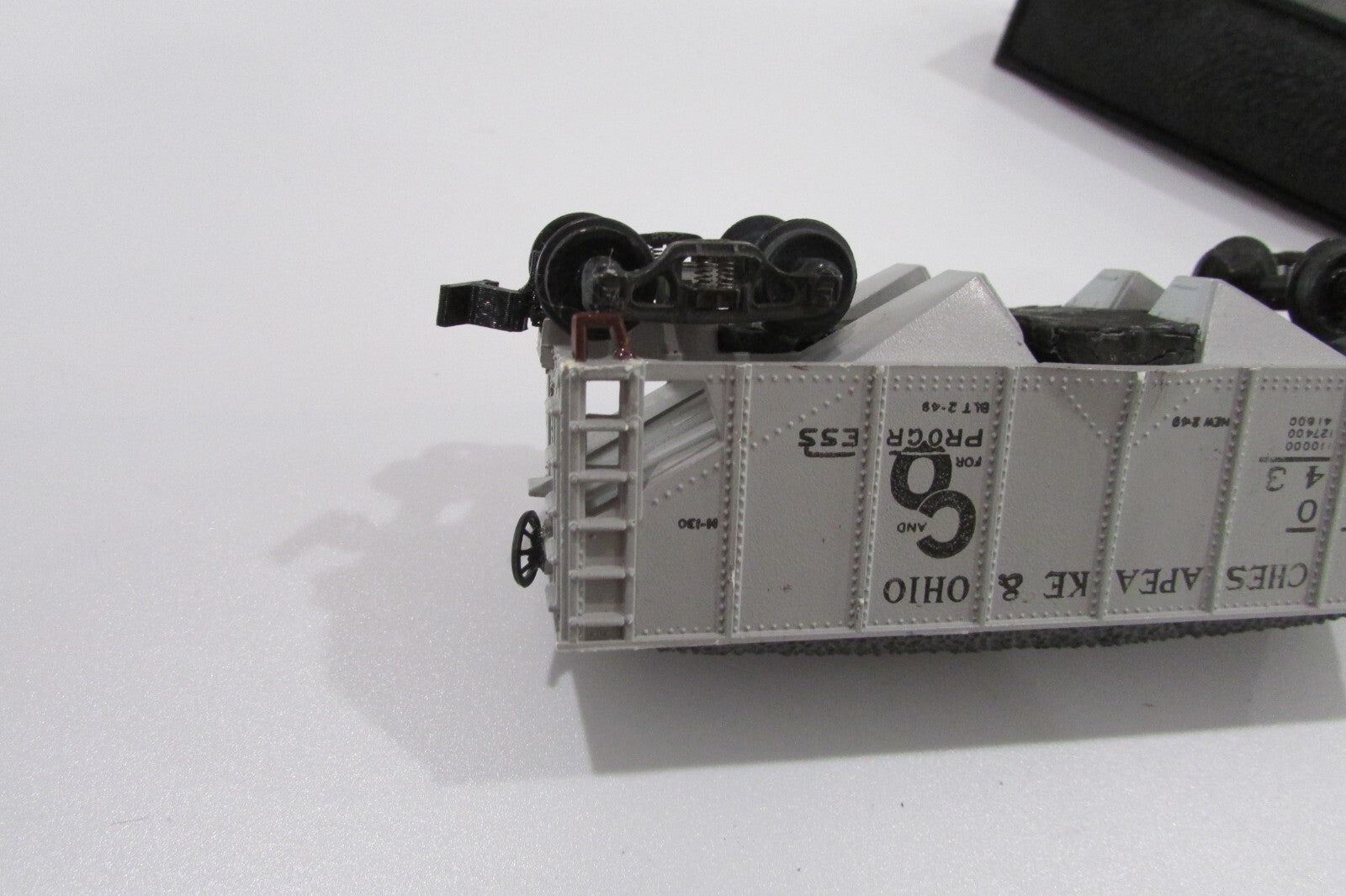 HO Scale  (4) Assorted  2Bay Hopper w/ Load Lot#2804