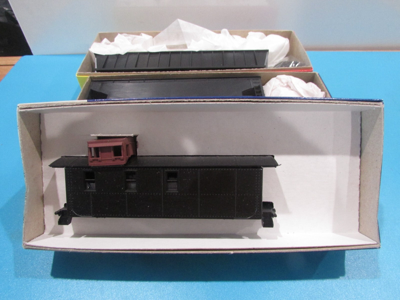 HO Scale Roundhouse (3) Assorted Freight Cars Undecorated Lot#1921