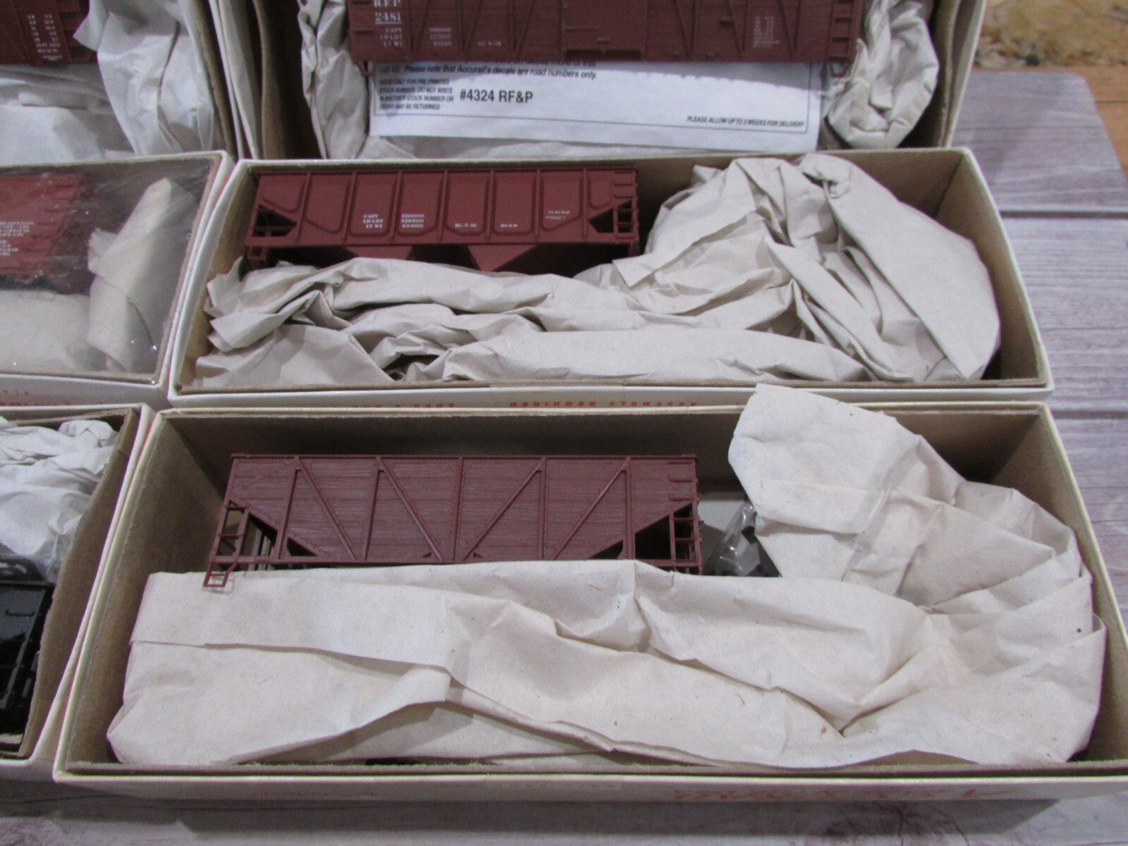 HO Scale  Accurail (8) Assorted  Hopper, Box Car Kits Lot#3539