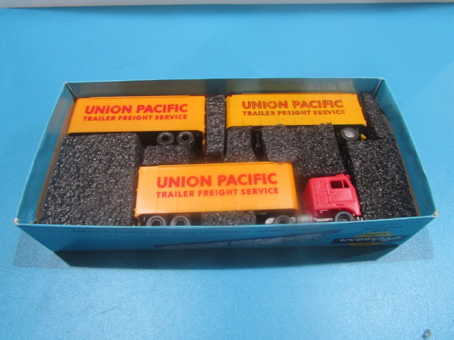 HO Scale Truck  with (3) Trailers Union Pacific Lot#1833