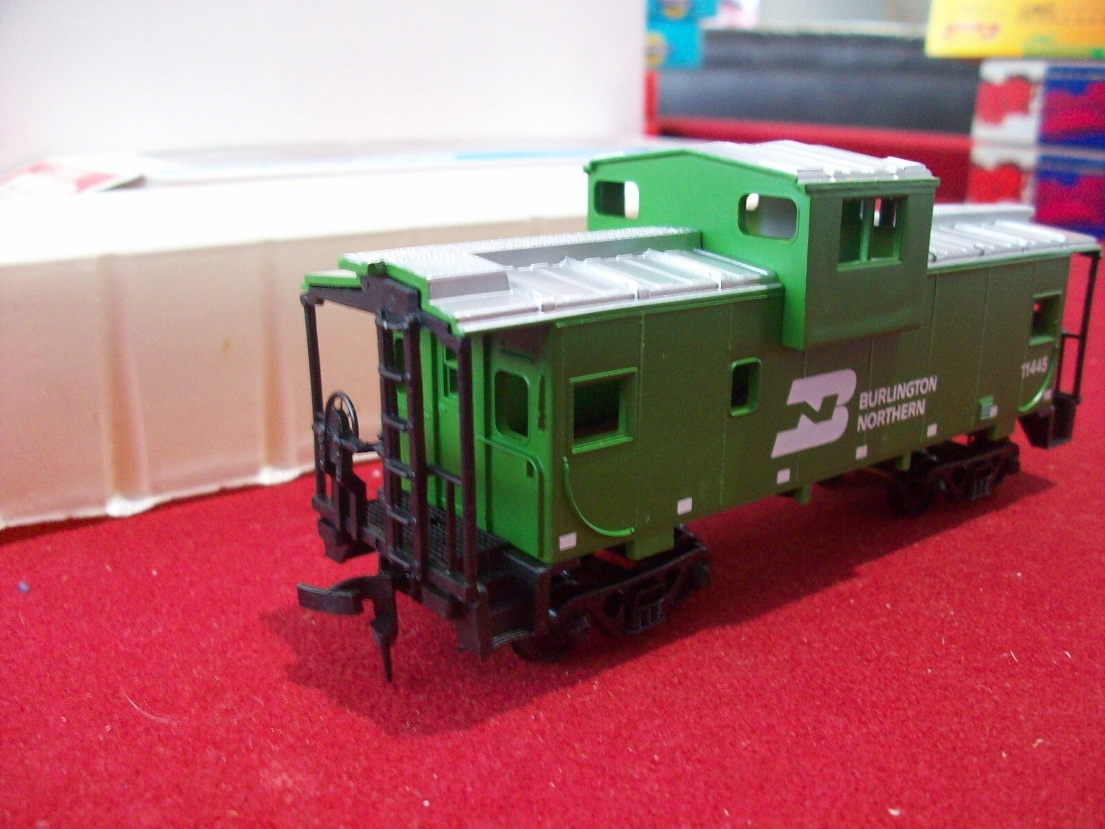 HO Scale Walthers 931-501 Extended Vision Caboose "Burlington Northern"