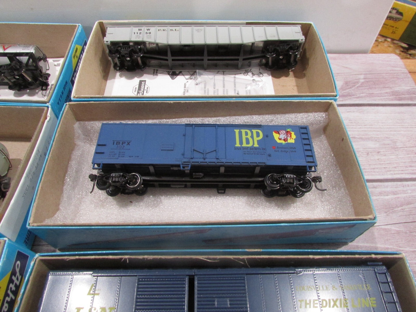 HO Scale Athearn (6) Assorted Freight Cars, Tanks, Box Cars, Gondola Lot#3271