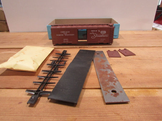 HO Scale Athearn 5003 Chicago & North Western 40ft BoxCar Kit